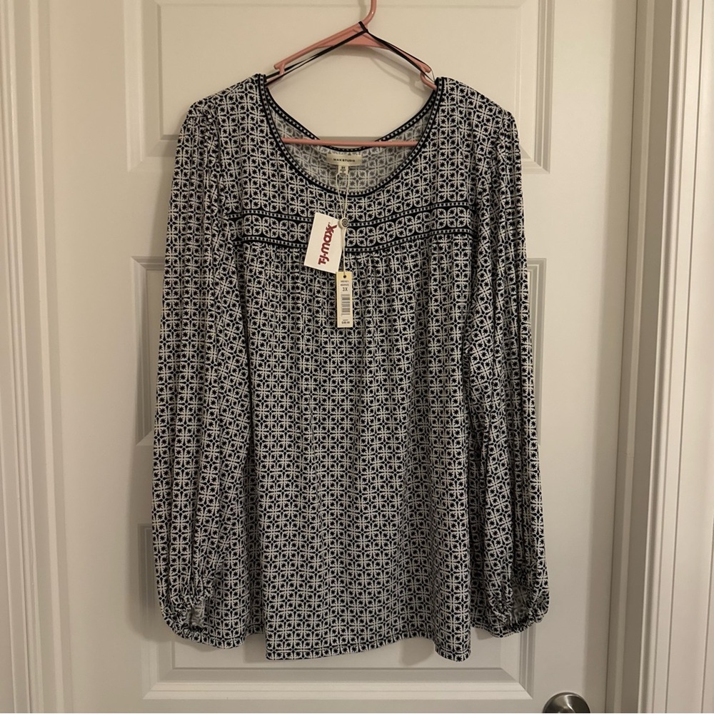 NWT Max Studio Black and White Patterned Blouse